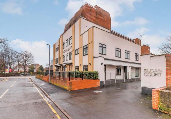 2 Bedroom Flat To Rent In Coombe Road, New Malden KT3