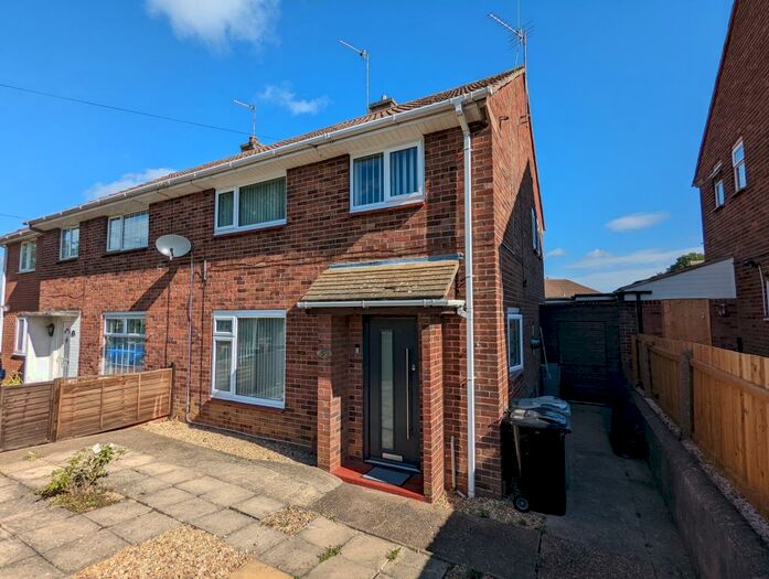 3 Bedroom Semi-Detached House To Rent In Queensway, Grantham, NG31