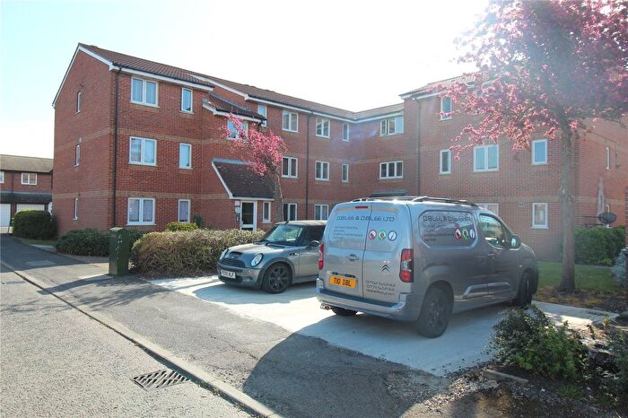 1 Bedroom Flat For Sale In Sandon Close, Rochford, Essex, SS4