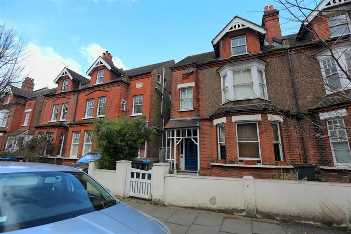 1 Bedroom Flat To Rent In Victoria Avenue, Surbiton, KT6