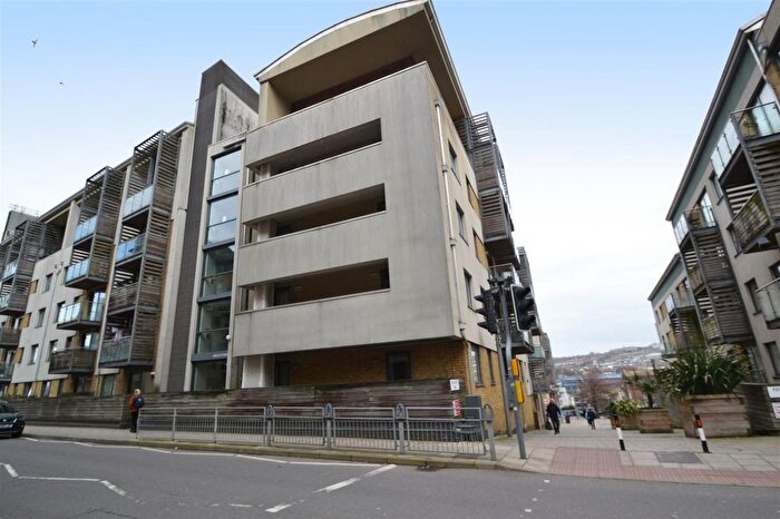 3 Bedroom Flat To Rent In Fleet Street, Brighton, East Sussex, BN1