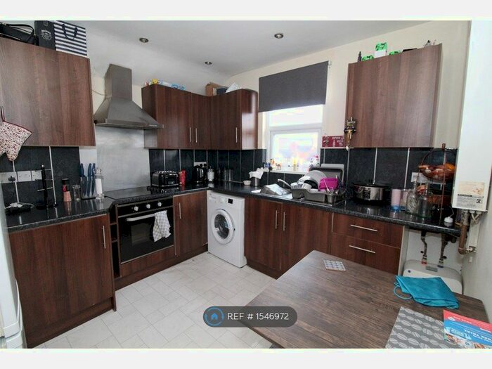 3 Bedroom Flat To Rent In Avon Street, Rugby, CV21