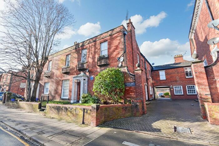 2 Bedroom Flat For Sale In The Crescent, Crescent Court, MK40