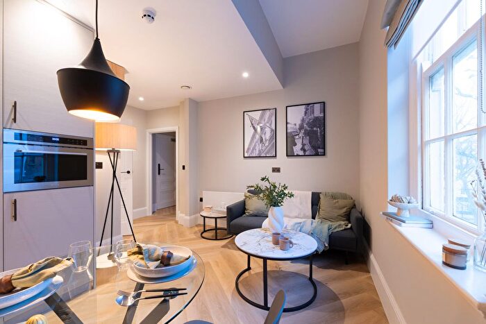 1 Bedroom Flat To Rent In Draycott Avenue, SW3