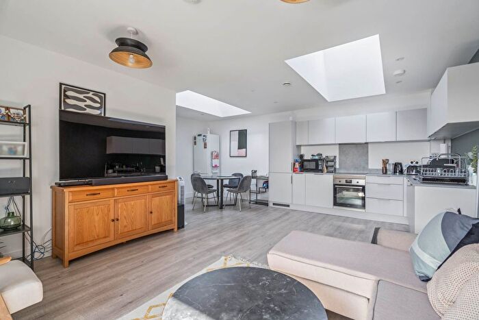 2 Bedroom Flat For Sale In Sloane Court, Watford, WD24