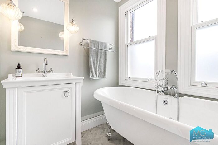2 Bedroom Flat For Sale In Carlingford Road, Hampstead, London, NW3