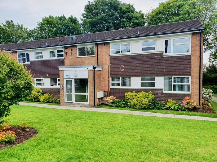 2 Bedroom Flat To Rent In Moorland Close, Leeds, LS17