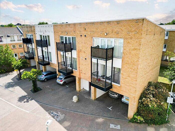 1 Bedroom Semi Detached House To Rent In Amazon Court, Admirals Way, Gravesend, Kent, DA12