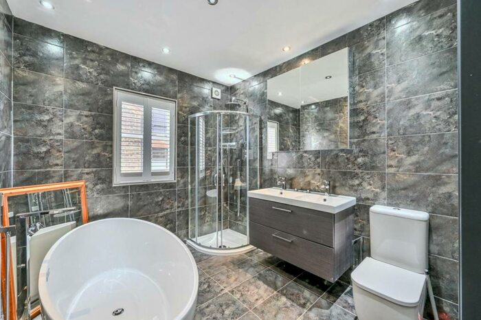 5 Bedroom Semi-Detached House To Rent In Fyfield Road, Walthamstow, London, E17