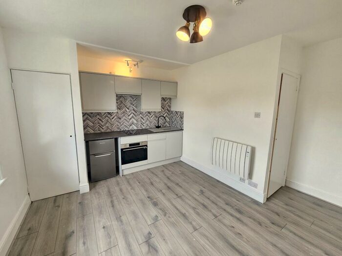 Flat To Rent In Bower Mount Road, ME16