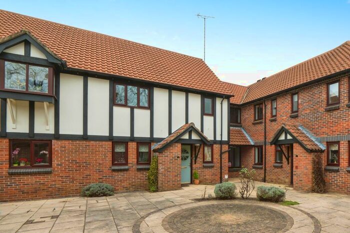 1 Bedroom Flat For Sale In Kingsmead, Lower Common Road, West Wellow, Romsey, SO51