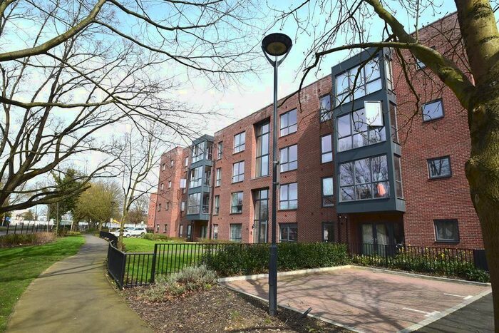 1 Bedroom Flat To Rent In Fulmar House, St Andrews Park, Uxbridge, UB10