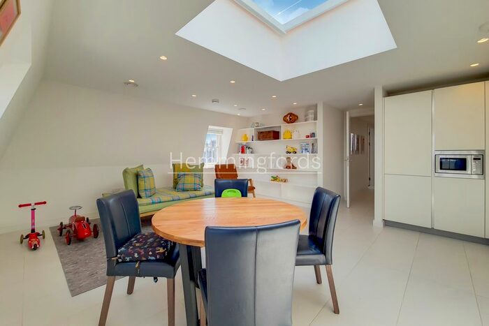 3 Bedroom Flat To Rent In York Street, Marylebone, W1U