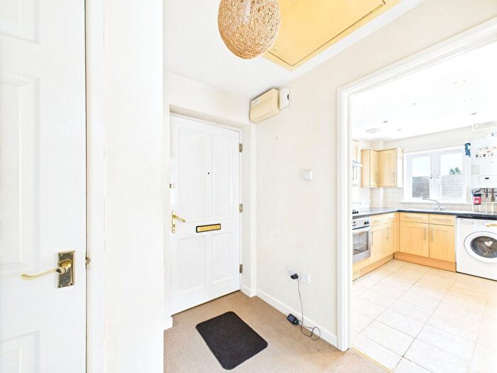 1 Bedroom Flat For Sale In Elm Grove, Milton-Under-Wychwood, Chipping Norton, OX7