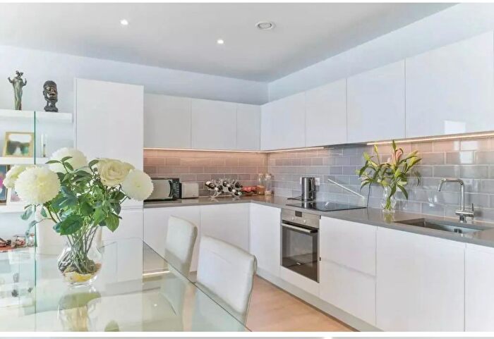 3 Bedroom Flat For Sale In Cable Street, London, E16