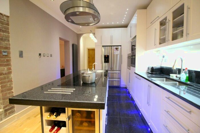 4 Bedroom Semi-Detached House To Rent In Restons Crescent, London, SE9