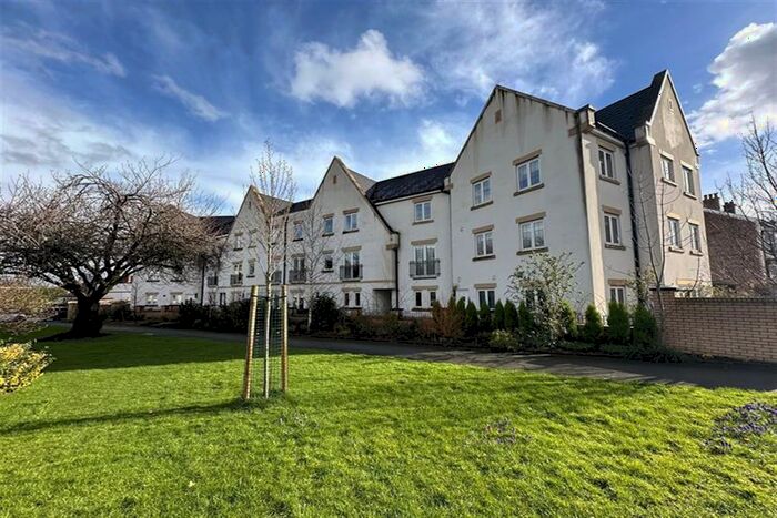 5 Bedroom Town House To Rent In Machin Place, Altrincham, WA14