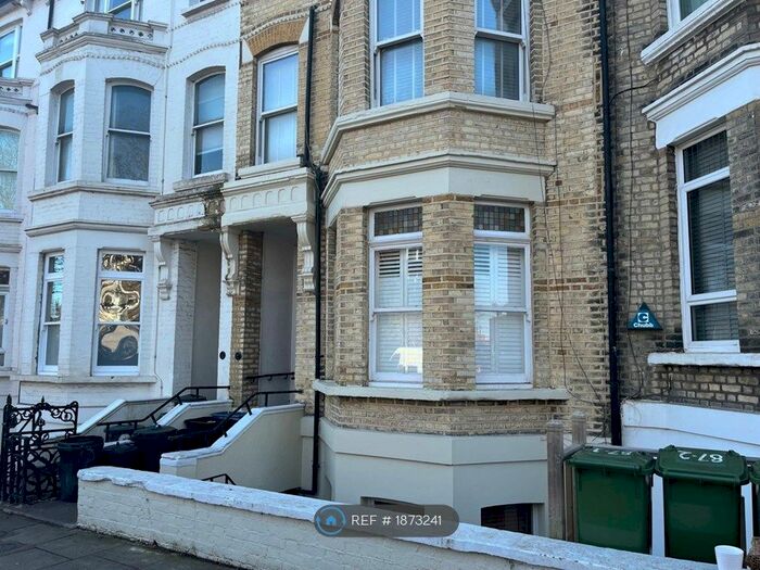 1 Bedroom Flat To Rent In St. Margarets Road, Twickenham, TW1
