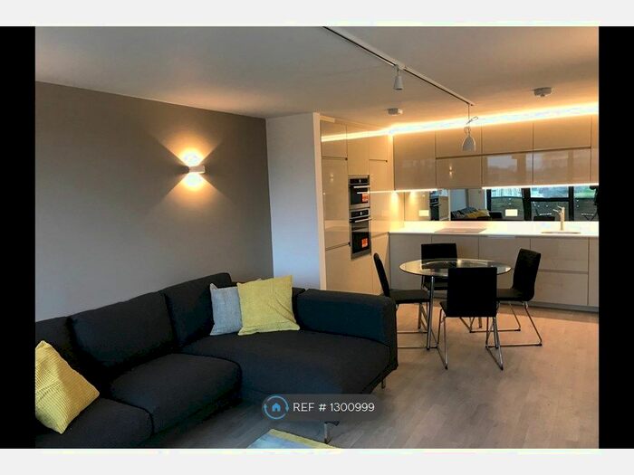 2 Bedroom Flat To Rent In Garfield Road, London SW19