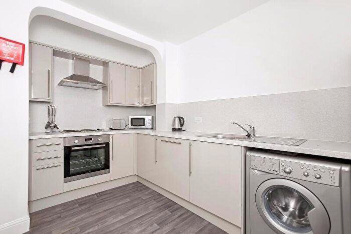 4 Bedroom Flat To Rent In Brougham Street, Edinburgh, EH3