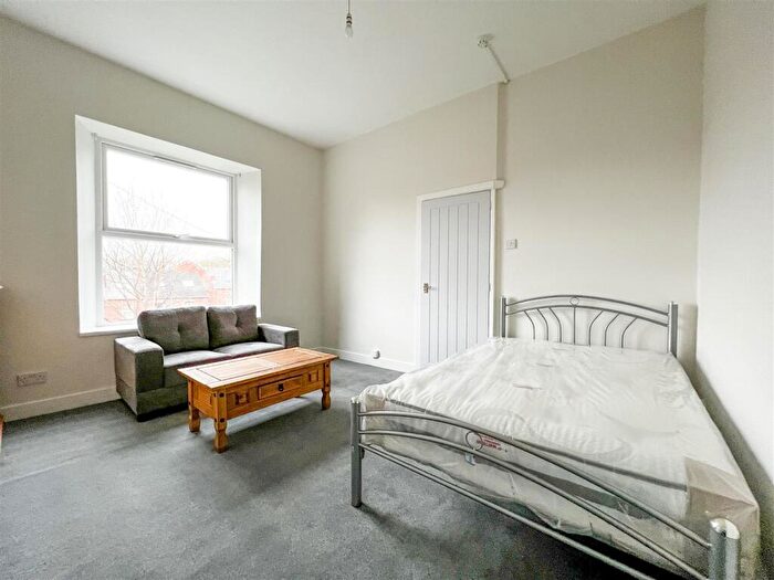 1 Bedroom Flat To Rent In Flat, Victoria Road, Sheffield, S10