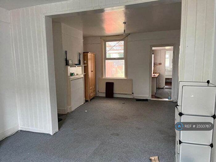 3 Bedroom Terraced House To Rent In Victoria Street, Gillingham, ME7