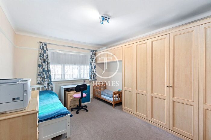 7 Bedroom Semi-detached House For Sale In Gainsborough Gardens, London, NW11