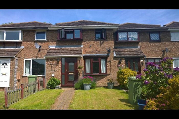 3 Bedroom House To Rent In Elmhurst Close, Furzton, MK4