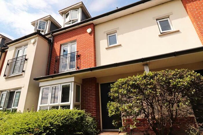 4 Bedroom Town House To Rent In Palace Way, Old Woking, GU22
