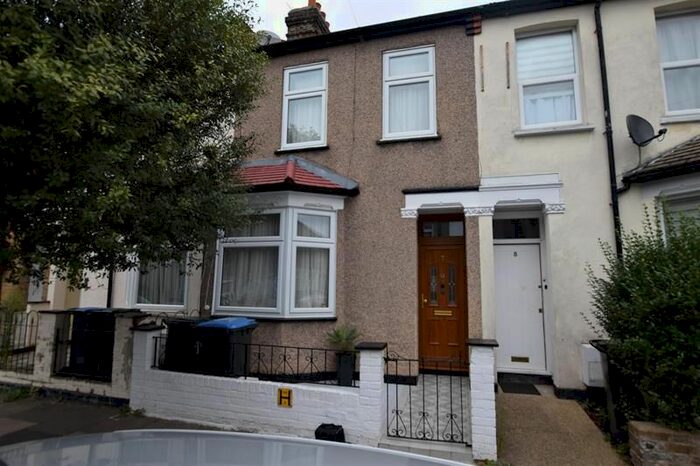 2 Bedroom Property To Rent In Sunnyside Road North, London, N9