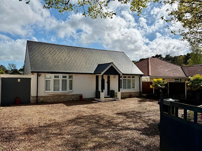 3 Bedroom Chalet For Sale In Sandy Lane, St. Ives, BH24