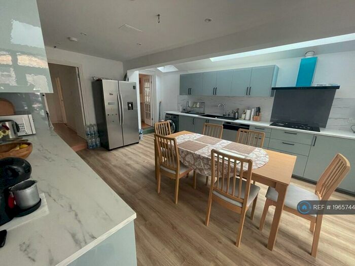 5 Bedroom Terraced House To Rent In Stock Street, London, E13