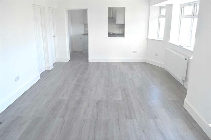 3 Bedroom Apartment To Rent In Priory Gardens, Dartford, DA1