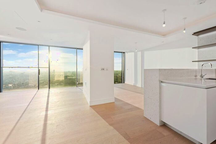 3 Bedroom Flat To Rent In Bollinder Place, Carrara Tower, EC1V