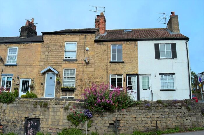 2 Bedroom Cottage To Rent In Briggate, Knaresborough, HG5
