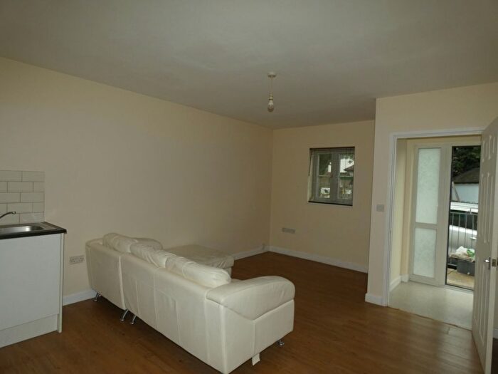 1 Bedroom Flat To Rent In Parc Y Gelli, Foelgastell, SA14