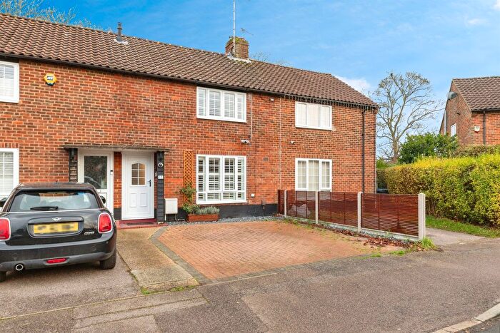 2 Bedroom Terraced House For Sale In Cranborne Gardens, Welwyn Garden City, AL7