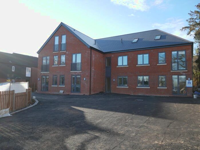 2 Bedroom Flat To Rent In Swakeleys Road, Ickenham, UB10