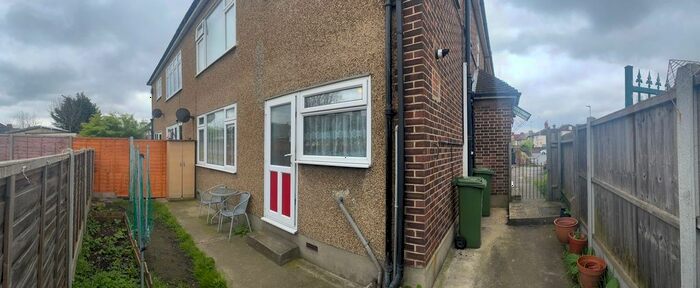 2 Bedroom Flat To Rent In Millbrook Gardens, Romford, RM6