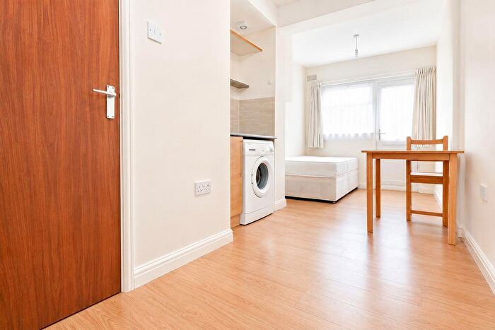 Studio To Rent In Flat In Edmonton - *** Inclusive Of All The Bills ***, N9