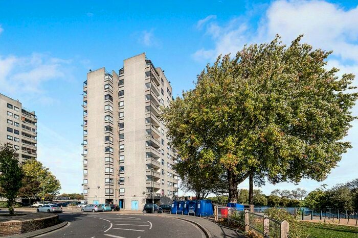 2 Bedroom Flat To Rent In Hartslock Drive, London, SE2