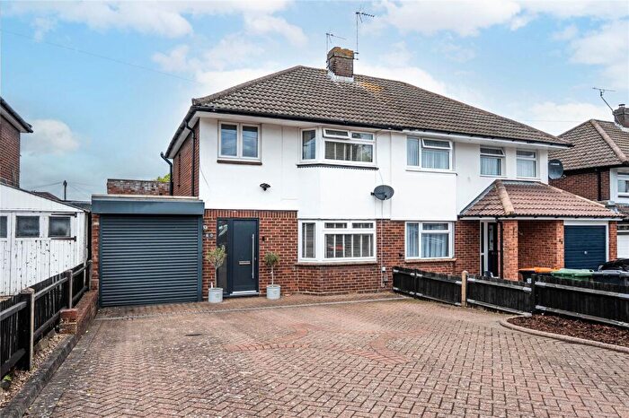 3 Bedroom Semi-Detached House For Sale In Canesworde Road, Dunstable, Bedfordshire, LU6