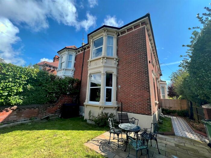 2 Bedroom Property To Rent In Waverley Road, Southsea, PO5