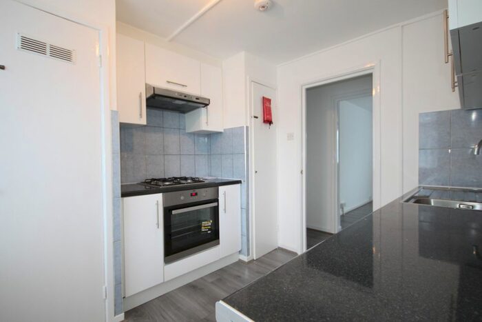 3 Bedroom Flat To Rent In Shelley House, Boyton Road, Alexandra Park, N8