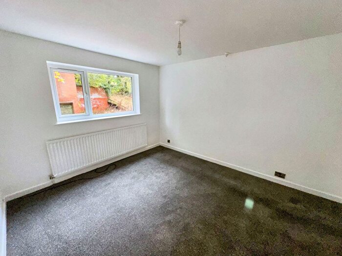 3 Bedroom Flat For Sale In Prestwich Park Road South, Prestwich, M25