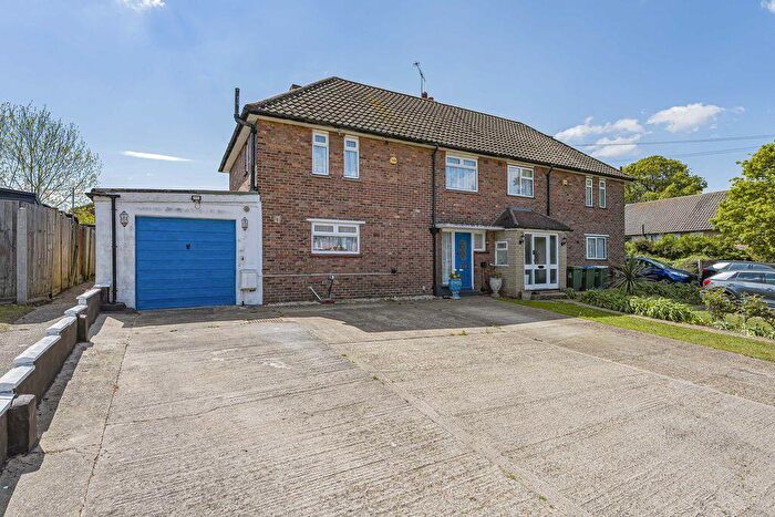 3 Bedroom Semi Detached House For Sale In Carisbrooke Avenue, Bexley, DA5
