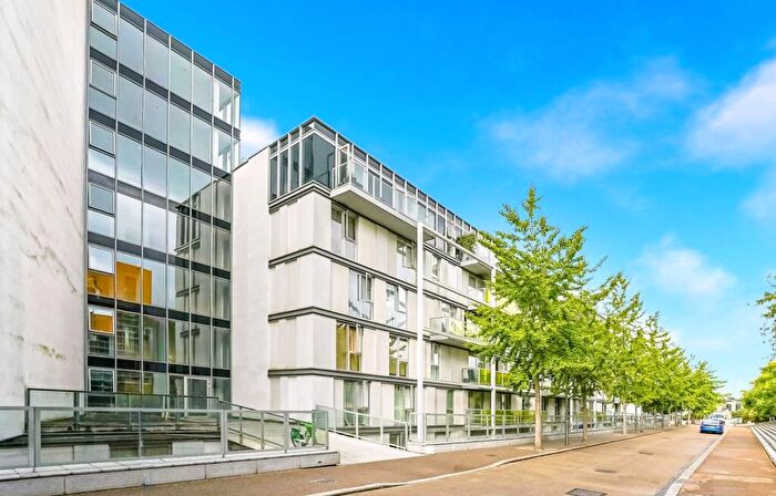 1 Bedroom Apartment To Rent In Hudson Apartments, New River Village, N8