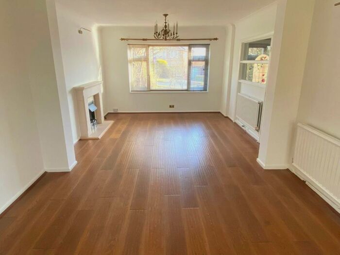 4 Bedroom Detached House To Rent In West End Drive, Horsforth, LS18