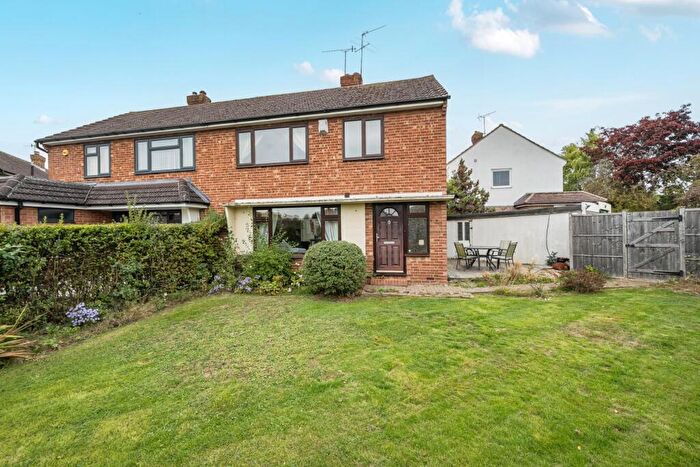 3 Bedroom Semi Detached House For Sale In Queenhythe Road, Jacob's Well, Guildford, Surrey, GU4