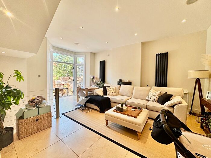 2 Bedroom Flat To Rent In Rusholme Road, London, SW15